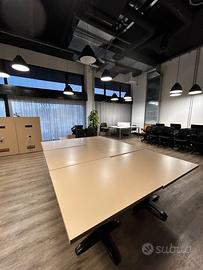 Tavolo quadrato adatto per bar