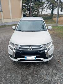 Outlander PHEV 4WD 2017