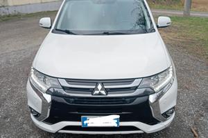Outlander PHEV 4WD 2017