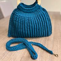 Borsa a mano e tracolla in fettuccia blu