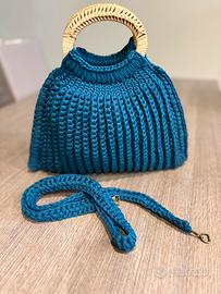 Borsa a mano e tracolla in fettuccia blu