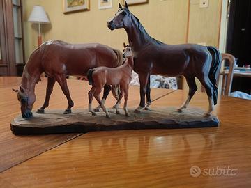 cavalli intagliati in legno