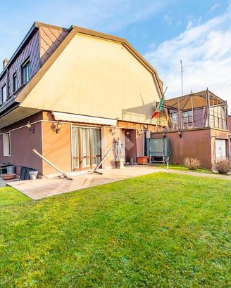 VILLA SINGOLA A ARESE
