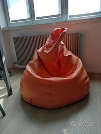 pouf in ecopelle arancione