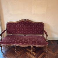 Divano in legno con imbottitura velluto