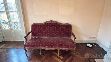 Divano in legno con imbottitura velluto