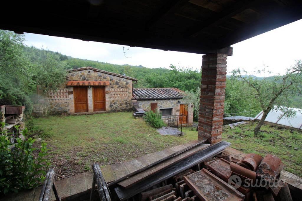 Rustico / Casale di 20500 m² con più di 5 locali a - Vista 2