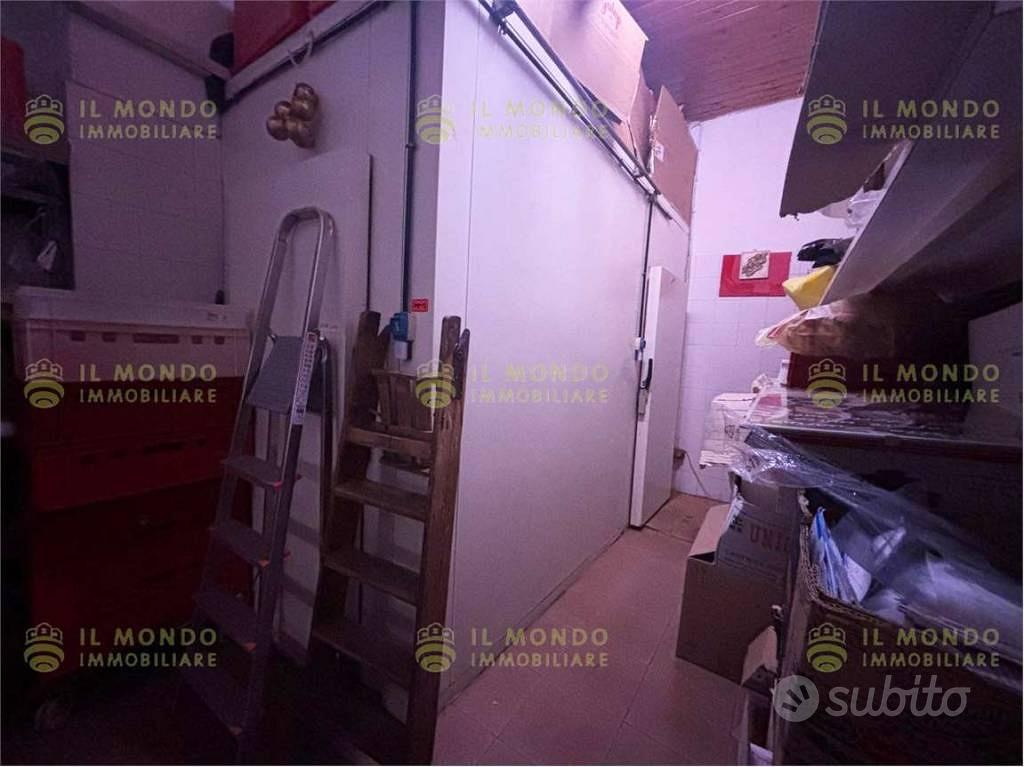 Palazzo / Stabile di 300 m² con 5 locali a Cabiate - Altro