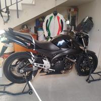 Suzuki gsr 600
