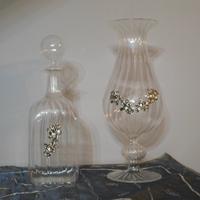 Vaso e bottiglia in vetro soffiato