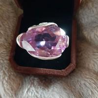 Splendido anello in argento e kunzite.