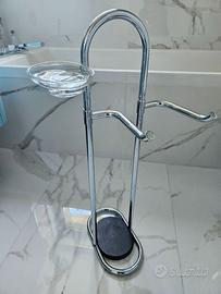 elegante e funzionale piantana bagno