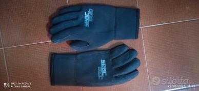 guanti e calzari sub.