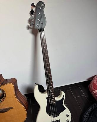 Basso Yamaha 234 con corde nuove, custodia morbida