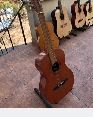 Chitarra classica acustica a metà prezzo,