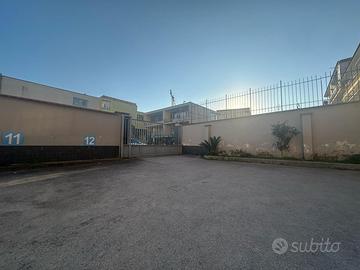 Garage posti auto 72mq  zona centrale