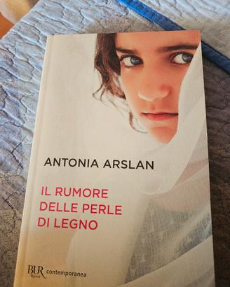 antonia arslan il rumore delle perle di legno