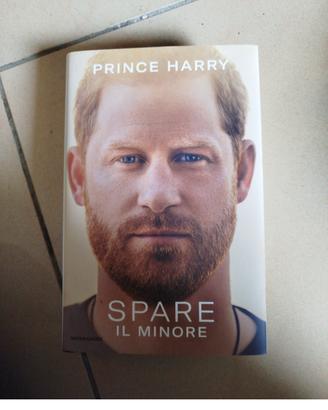 Libro Spare il minore  -principe harry-