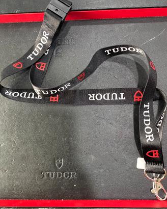 Tudor laccetto bagde