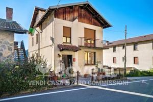 Villa di 230 m² con 5 locali a Esino Lario