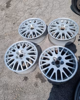 4 Cerchi lega leggera  205 16" gruppo VW .