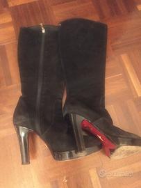 Stivali Cesare Paciotti in camoscio nero.40