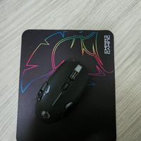 tastiera gaming con mouse e tappetino
