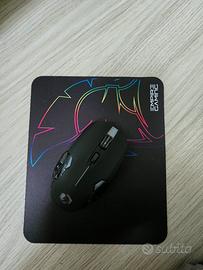 tastiera gaming con mouse e tappetino