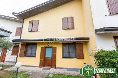 VILLA A SCHIERA CON GIARDINO