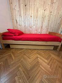 Letto singolo in legno di pino