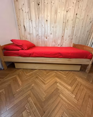 Letto singolo in legno di pino