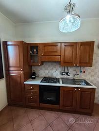 Cucina completa con elettrodomestici
