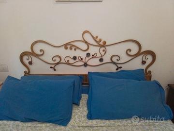 Letto matrimoniale in ferro battuto dipinto a mano