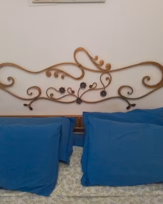Letto matrimoniale in ferro battuto dipinto a mano