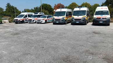 automediche e autoambulanze di varie dimensioni