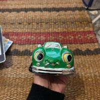 Salvadanaio a forma di automobile