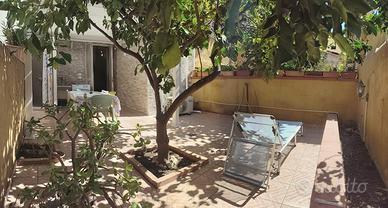 ampio bilocale con bel giardino