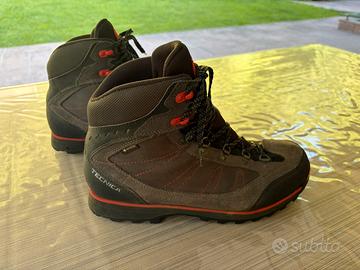 Scarponi per trekking marca TECNICA mod. MAKALU