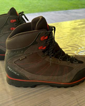 Scarponi per trekking marca TECNICA mod. MAKALU