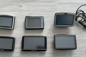 Lotto 6 Navigatori Tomtom Via Go One, Navigon ,Mio