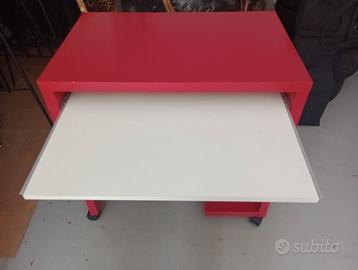 Scrivania a rotelle + sedia rossa abbinata