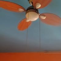 Ventilatore a soffitto con luce incorporata 