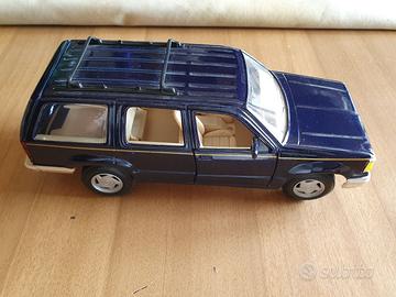 FORD EXPLORER 1/24 MAISTO