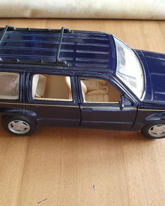 FORD EXPLORER 1/24 MAISTO