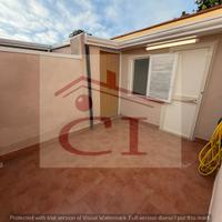 Appartamento arredato semi indipendente con terraz