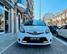 Toyota Aygo 1.0 5 porte Sol Connect-2012