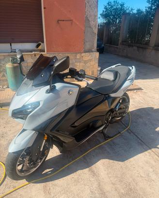 Tmax 560 tech max  2026
