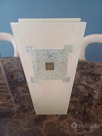 vaso e lampada da tavolo