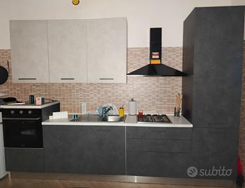 Cucina, tavola e sedie