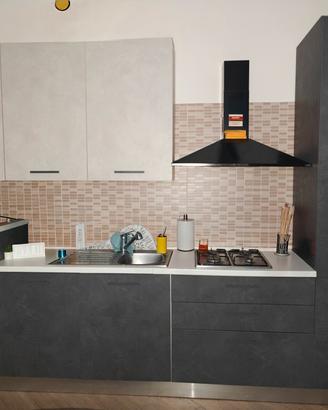 Cucina, tavola e sedie